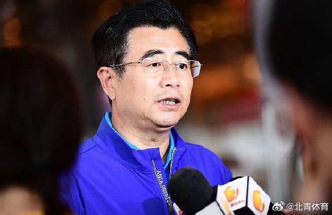 我作为导演，没有带着大家在这条路上走更远，但我知道，每一个人都在努力向前